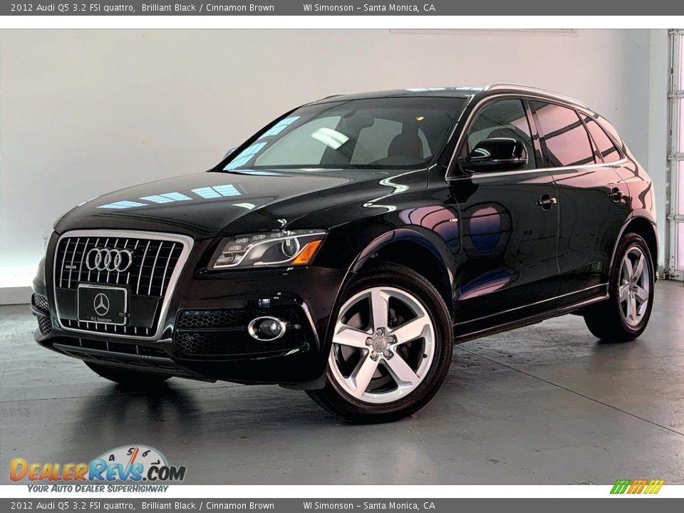 Front 3/4 View of 2012 Audi Q5 3.2 FSI quattro Photo #12