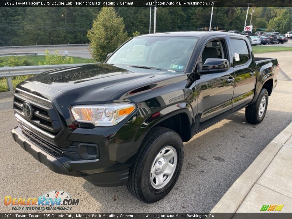 Front 3/4 View of 2021 Toyota Tacoma SR5 Double Cab Photo #7