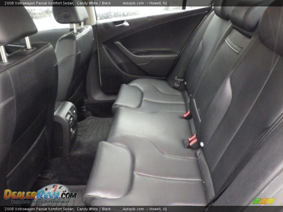 2008 Volkswagen Passat Komfort Sedan Candy White / Black Photo #9