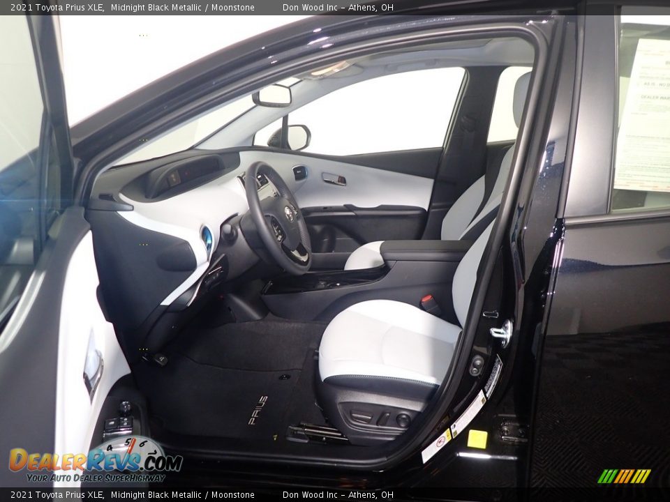 Front Seat of 2021 Toyota Prius XLE Photo #24