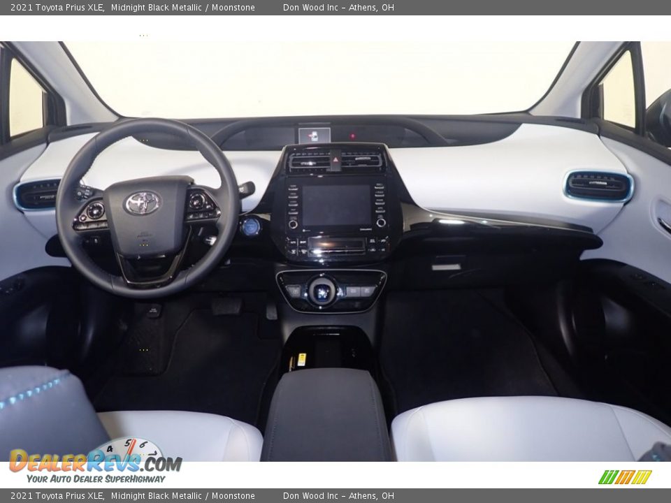 Dashboard of 2021 Toyota Prius XLE Photo #26