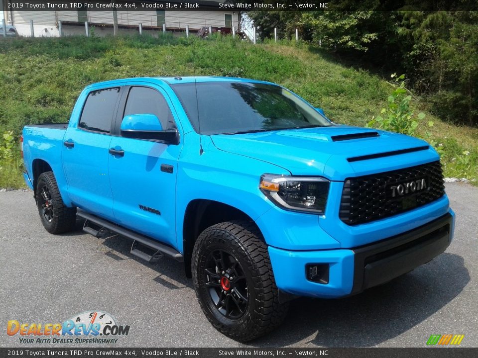 Front 3/4 View of 2019 Toyota Tundra TRD Pro CrewMax 4x4 Photo #4