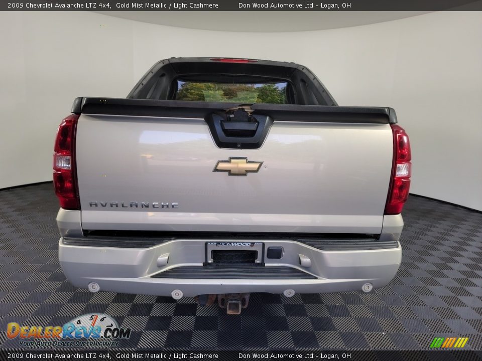 2009 Chevrolet Avalanche LTZ 4x4 Gold Mist Metallic / Light Cashmere Photo #10