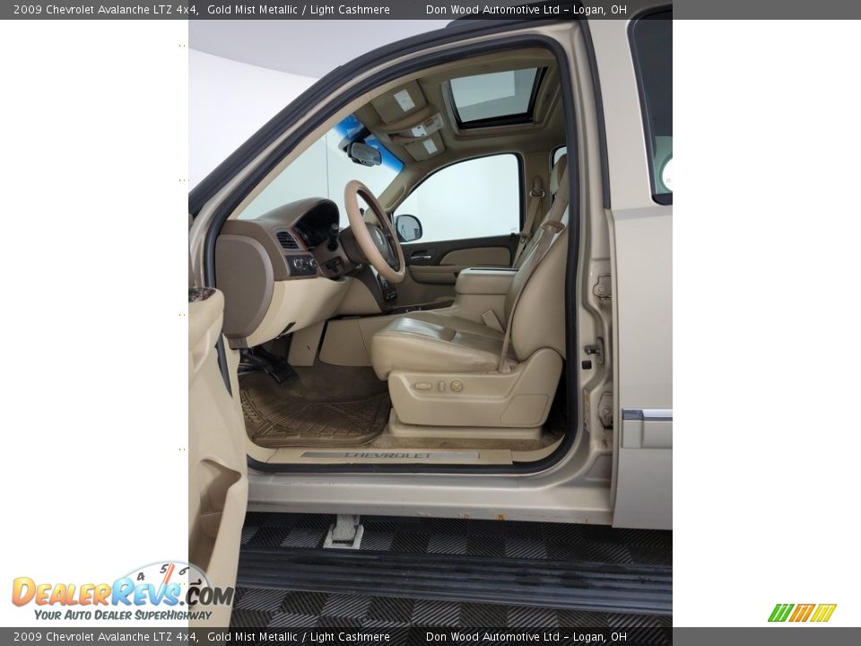 2009 Chevrolet Avalanche LTZ 4x4 Gold Mist Metallic / Light Cashmere Photo #18