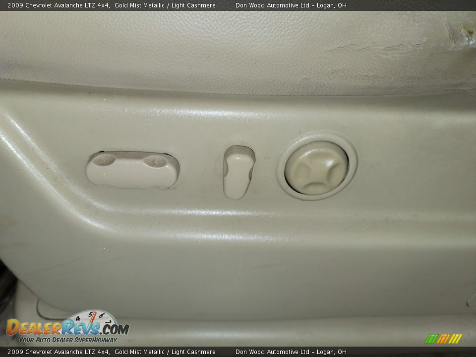 2009 Chevrolet Avalanche LTZ 4x4 Gold Mist Metallic / Light Cashmere Photo #19