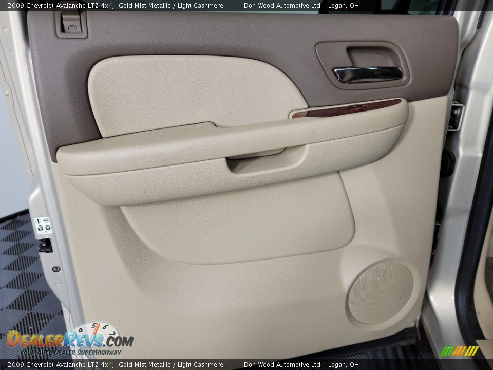 2009 Chevrolet Avalanche LTZ 4x4 Gold Mist Metallic / Light Cashmere Photo #27