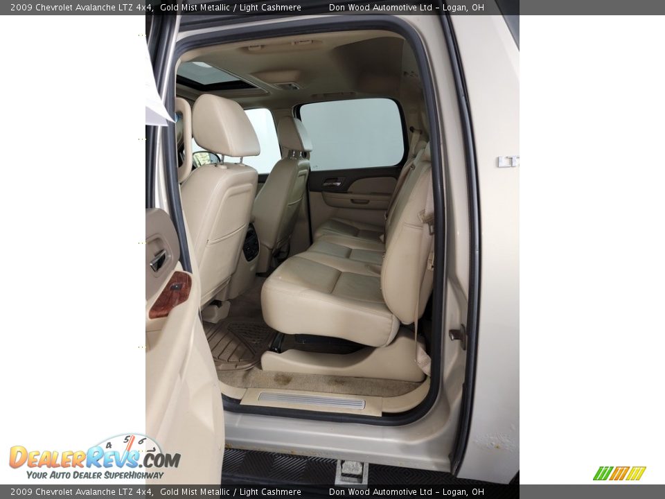 2009 Chevrolet Avalanche LTZ 4x4 Gold Mist Metallic / Light Cashmere Photo #28