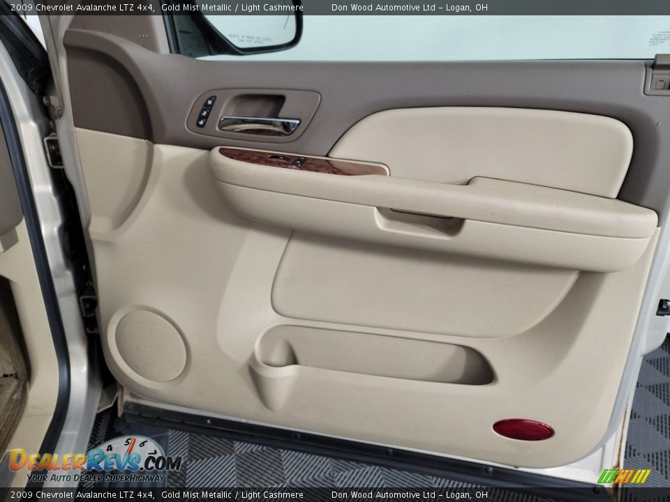 2009 Chevrolet Avalanche LTZ 4x4 Gold Mist Metallic / Light Cashmere Photo #32