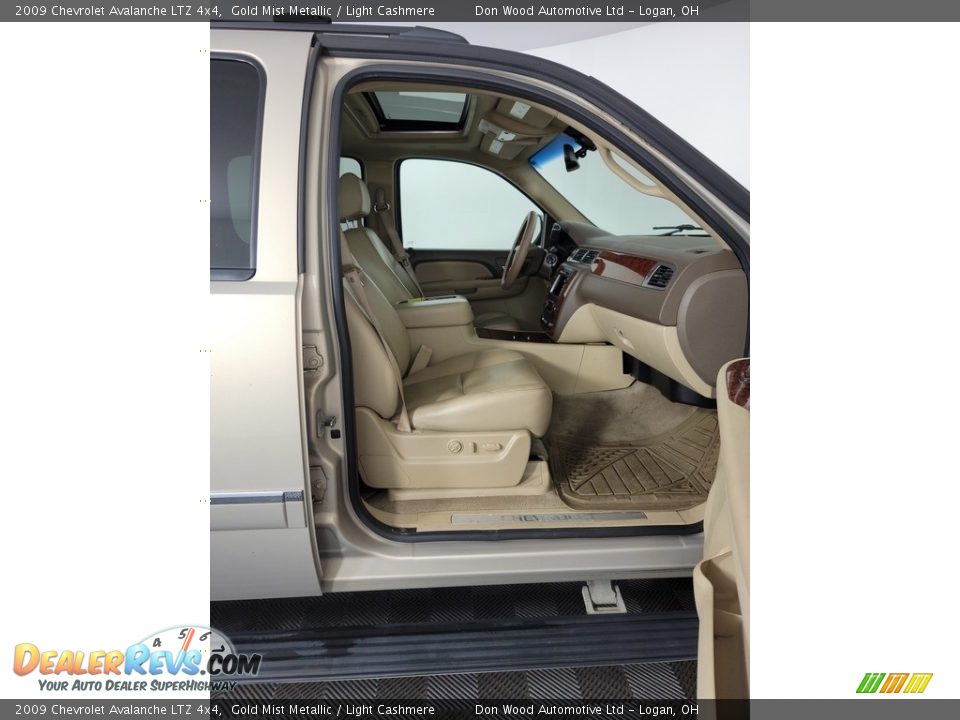 2009 Chevrolet Avalanche LTZ 4x4 Gold Mist Metallic / Light Cashmere Photo #34