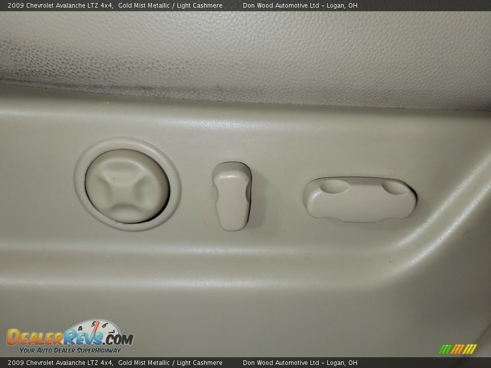 2009 Chevrolet Avalanche LTZ 4x4 Gold Mist Metallic / Light Cashmere Photo #35