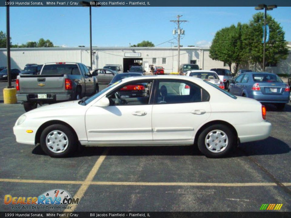 1999 Hyundai Sonata White Pearl / Gray Photo #1