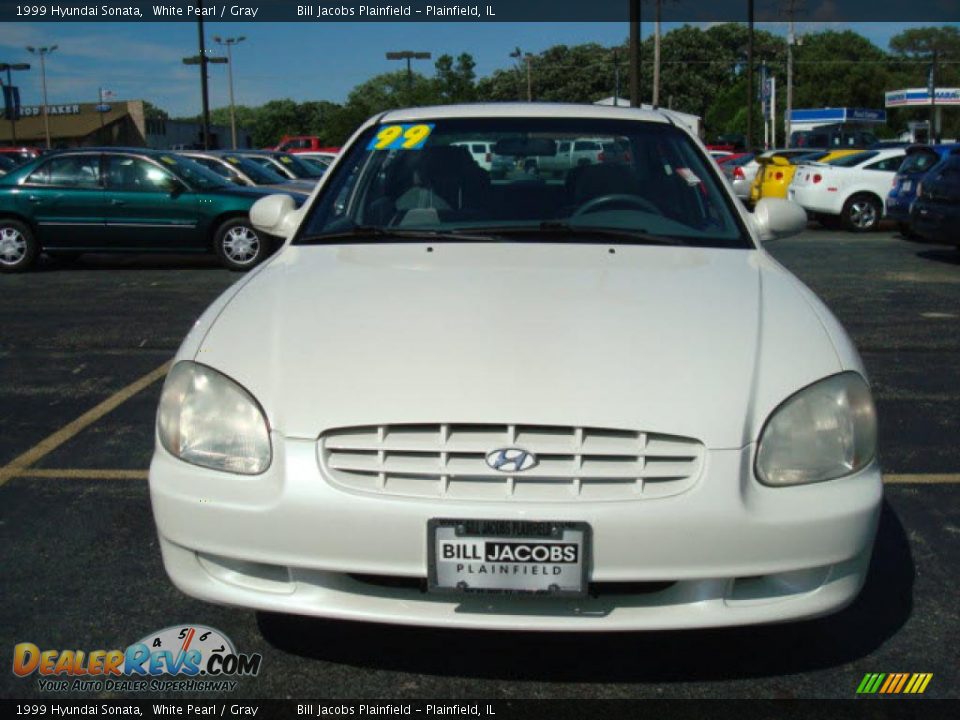 1999 Hyundai Sonata White Pearl / Gray Photo #2