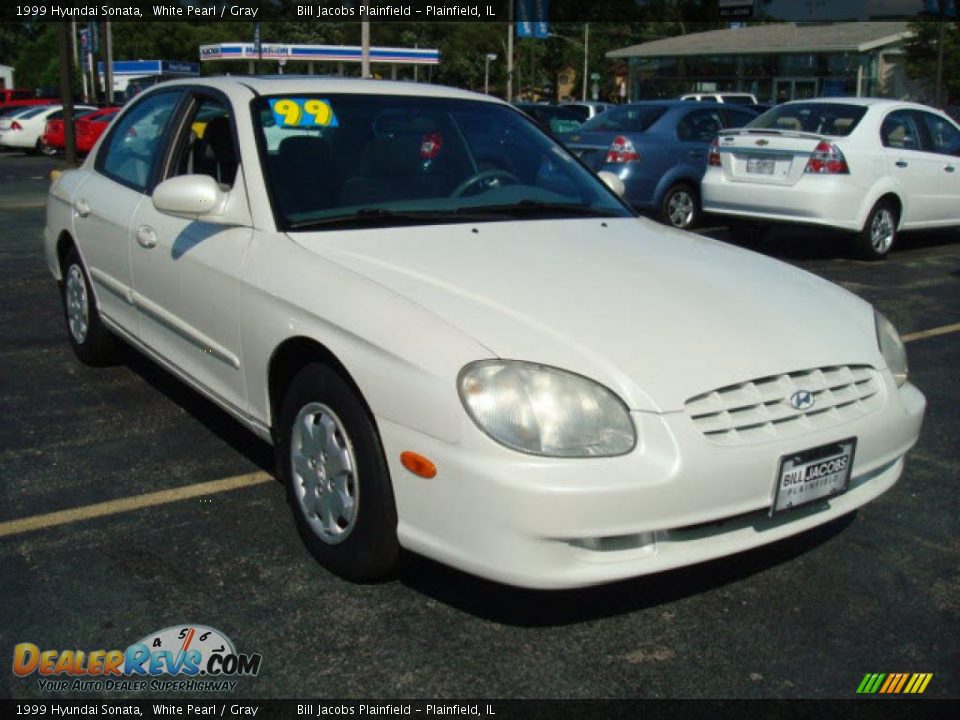 1999 Hyundai Sonata White Pearl / Gray Photo #3