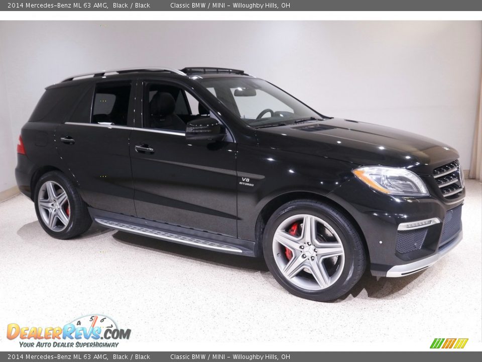 Front 3/4 View of 2014 Mercedes-Benz ML 63 AMG Photo #1