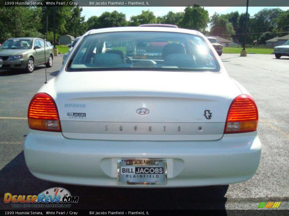 1999 Hyundai Sonata White Pearl / Gray Photo #5