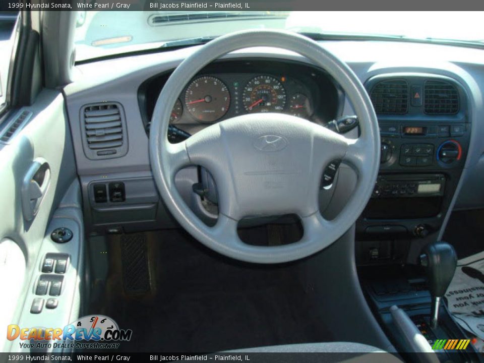 1999 Hyundai Sonata White Pearl / Gray Photo #7