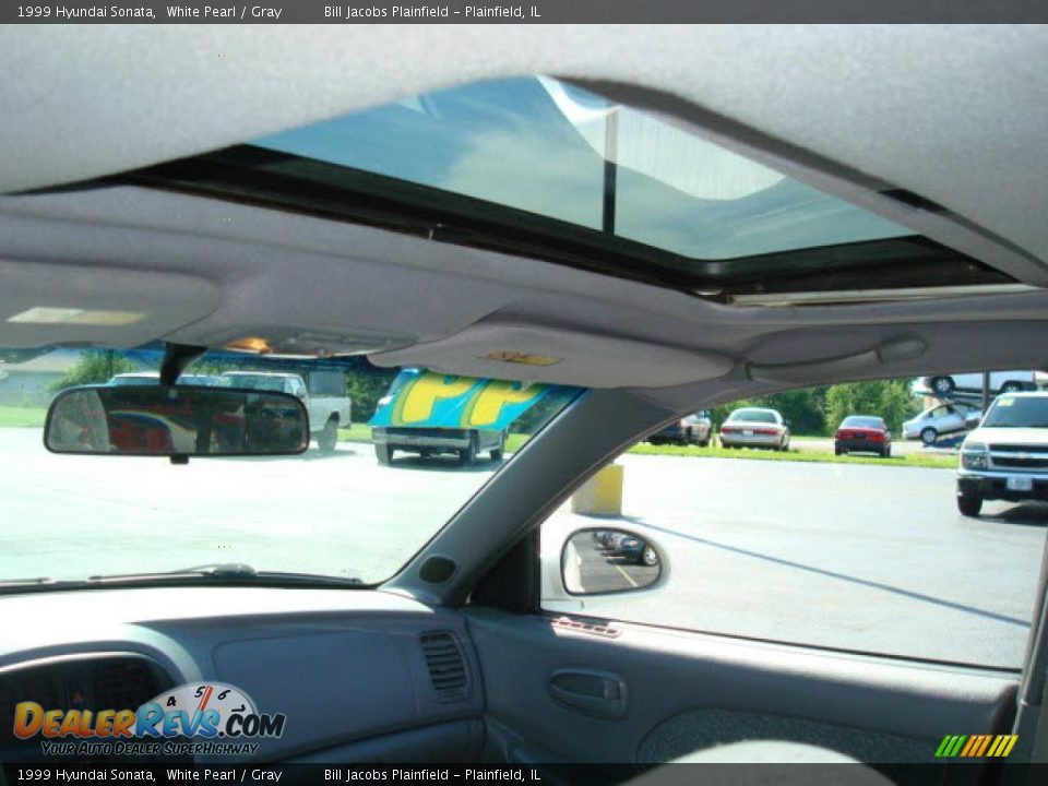 1999 Hyundai Sonata White Pearl / Gray Photo #8