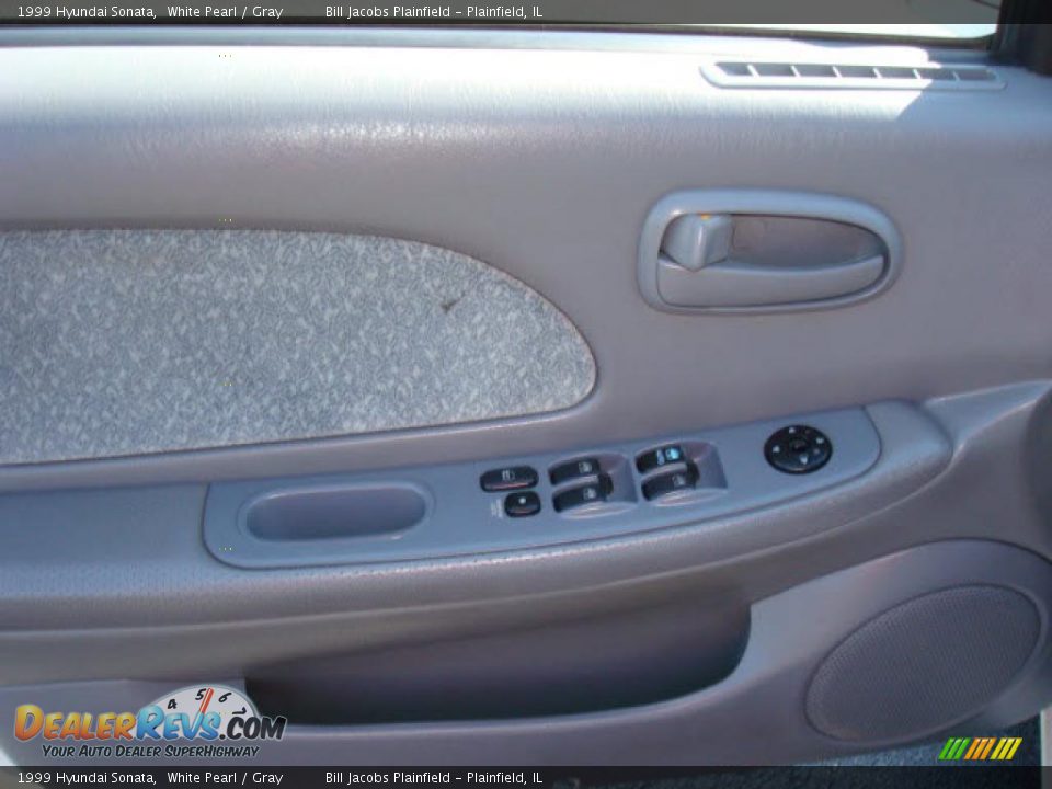 1999 Hyundai Sonata White Pearl / Gray Photo #10