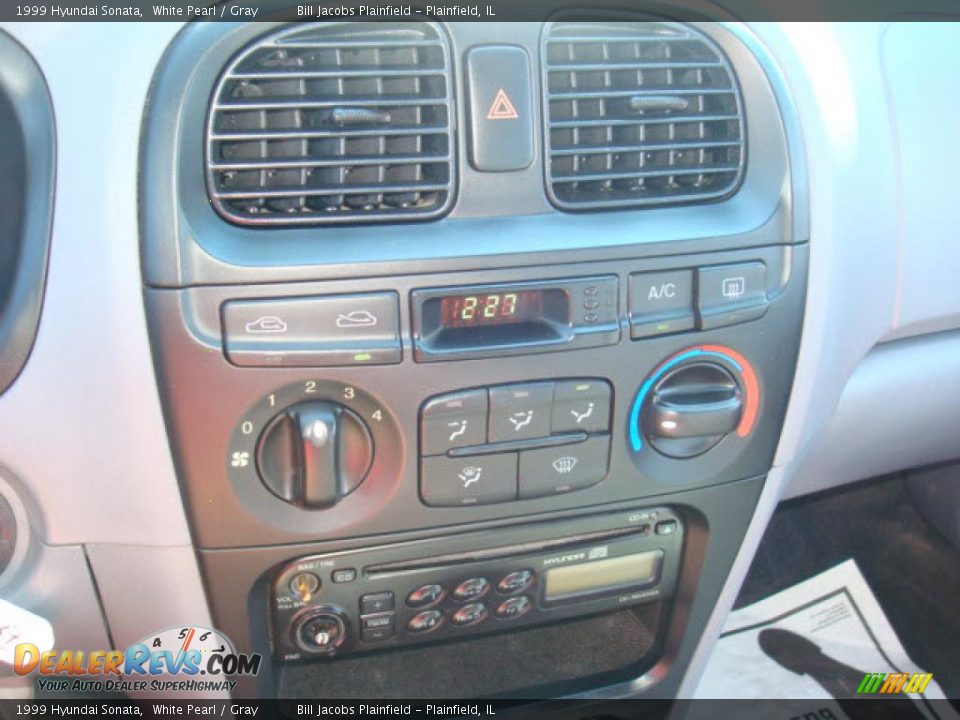 1999 Hyundai Sonata White Pearl / Gray Photo #11