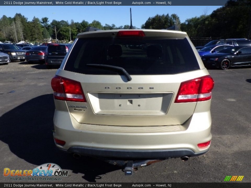 2011 Dodge Journey Mainstreet White Gold Metallic / Black/Light Frost Beige Photo #5