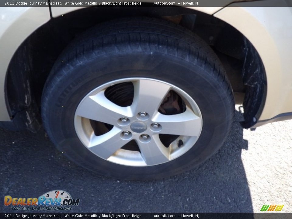 2011 Dodge Journey Mainstreet White Gold Metallic / Black/Light Frost Beige Photo #14