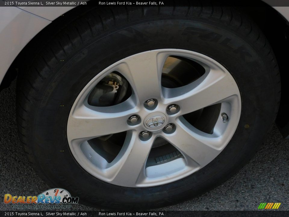 2015 Toyota Sienna L Wheel Photo #10