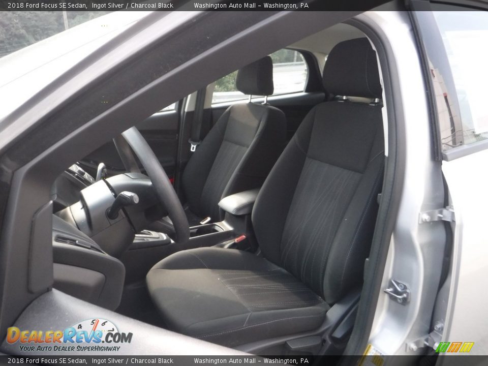 2018 Ford Focus SE Sedan Ingot Silver / Charcoal Black Photo #17