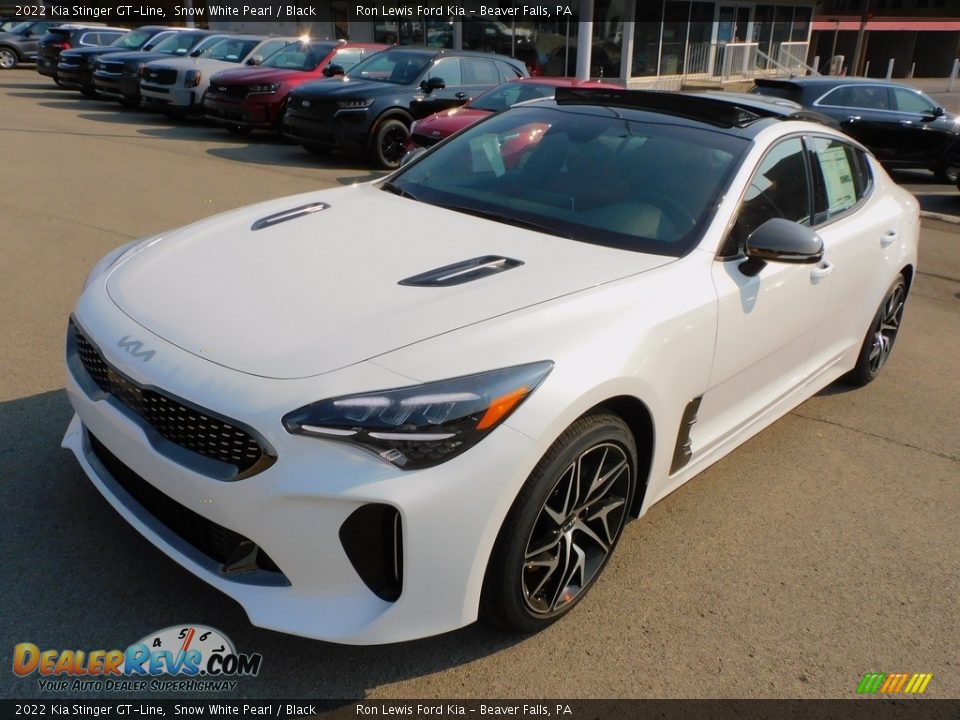 Front 3/4 View of 2022 Kia Stinger GT-Line Photo #7