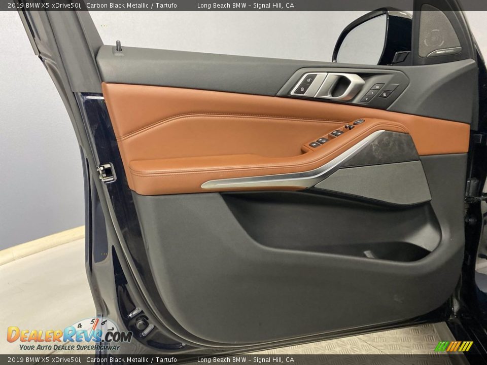 Door Panel of 2019 BMW X5 xDrive50i Photo #13