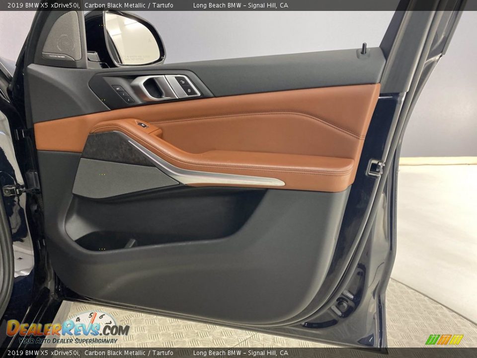 Door Panel of 2019 BMW X5 xDrive50i Photo #31