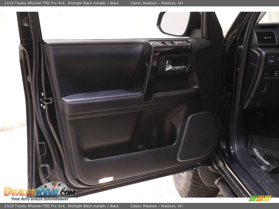 2019 Toyota 4Runner TRD Pro 4x4 Midnight Black metallic / Black Photo #4