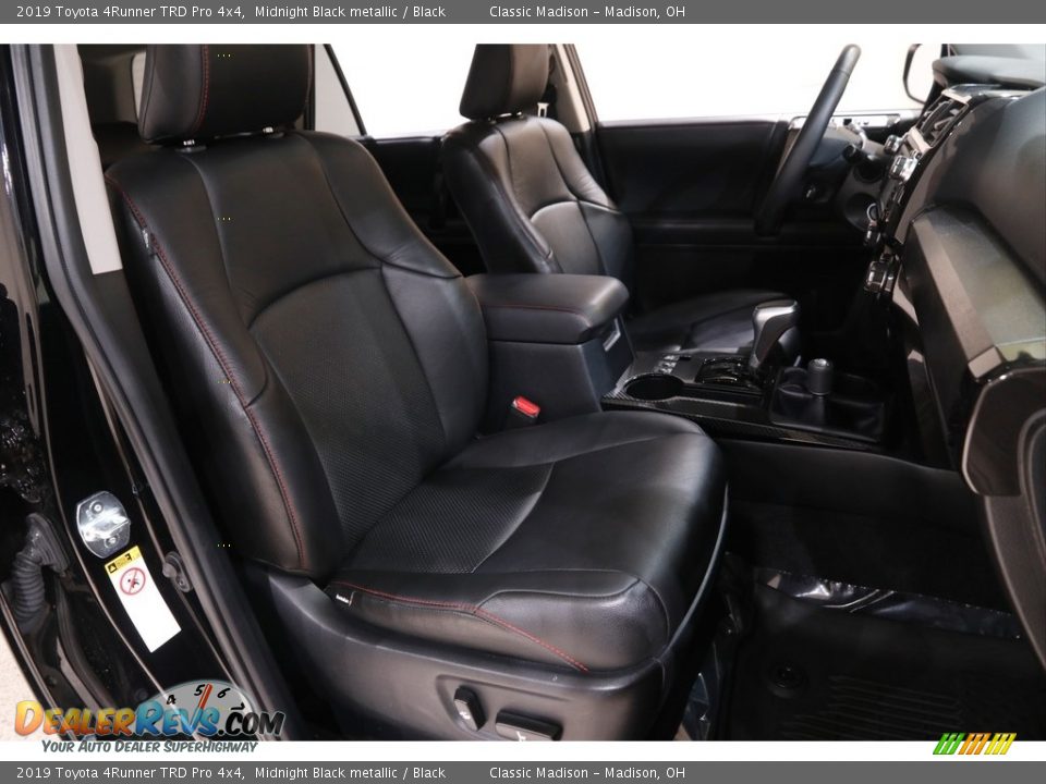 2019 Toyota 4Runner TRD Pro 4x4 Midnight Black metallic / Black Photo #17