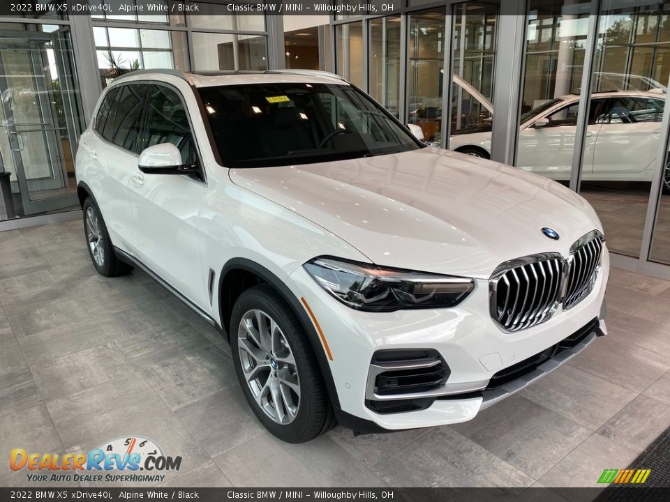 Front 3/4 View of 2022 BMW X5 xDrive40i Photo #1