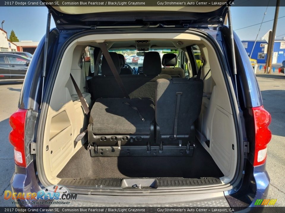 2017 Dodge Grand Caravan SE Contusion Blue Pearlcoat / Black/Light Graystone Photo #12