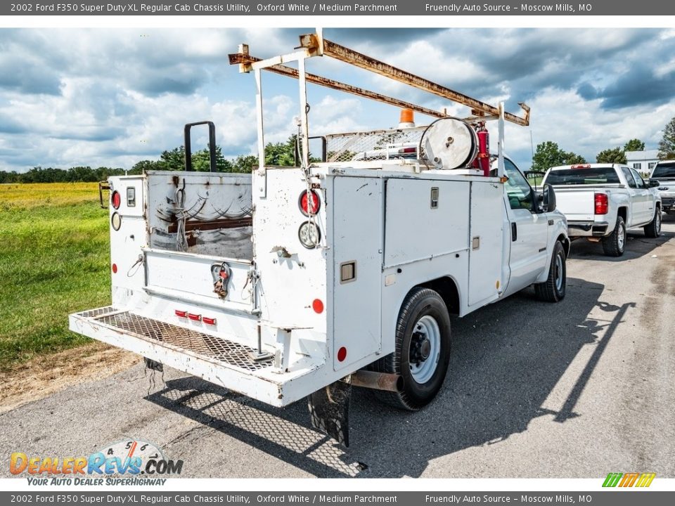 2002 Ford F350 Super Duty XL Regular Cab Chassis Utility Oxford White / Medium Parchment Photo #4
