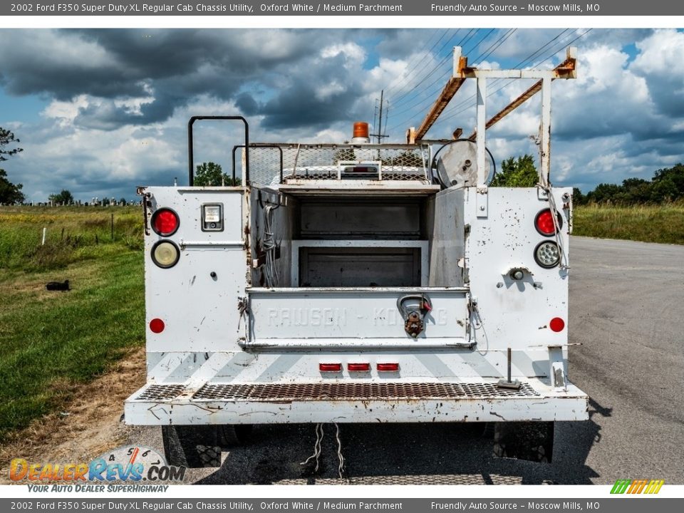 2002 Ford F350 Super Duty XL Regular Cab Chassis Utility Oxford White / Medium Parchment Photo #5
