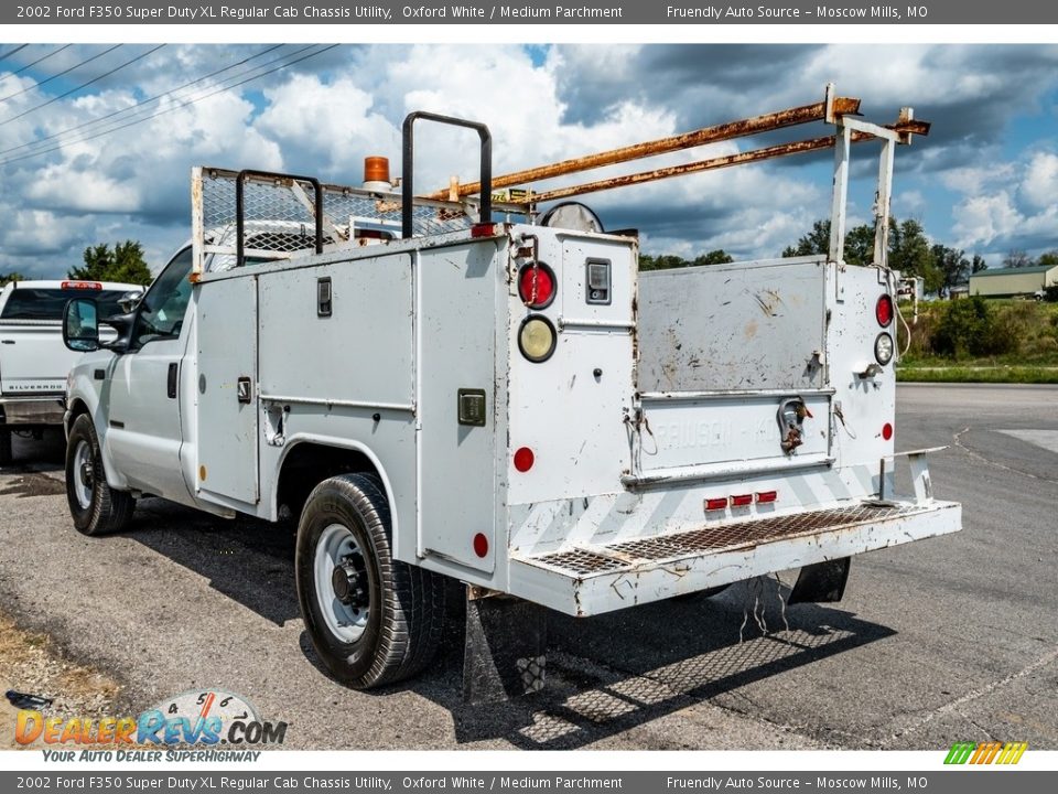 2002 Ford F350 Super Duty XL Regular Cab Chassis Utility Oxford White / Medium Parchment Photo #6