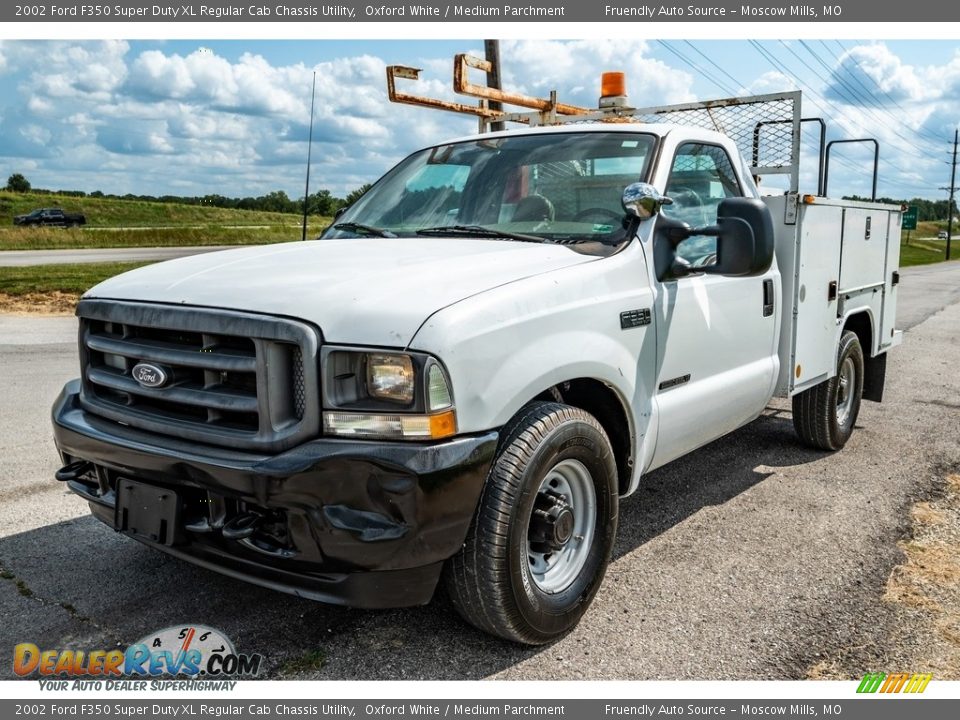 2002 Ford F350 Super Duty XL Regular Cab Chassis Utility Oxford White / Medium Parchment Photo #8