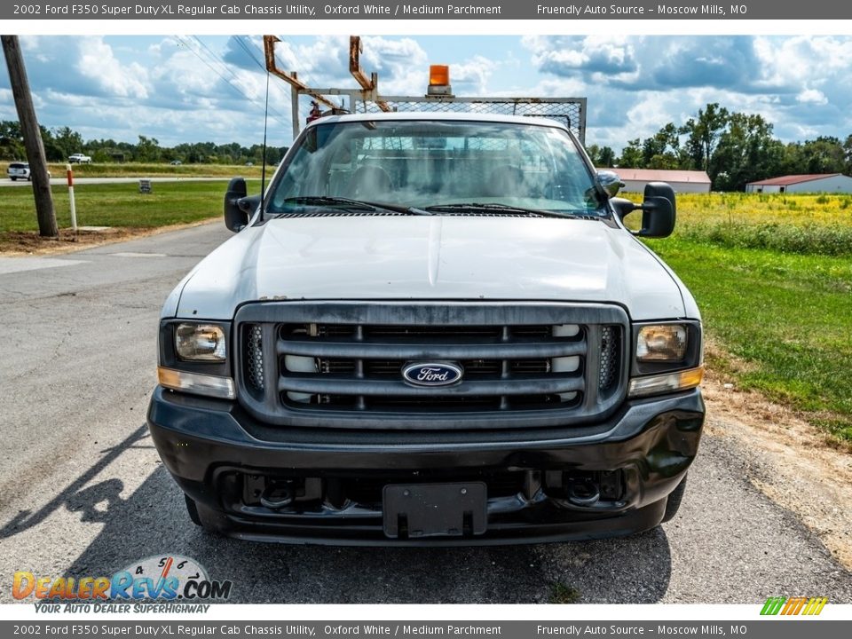 2002 Ford F350 Super Duty XL Regular Cab Chassis Utility Oxford White / Medium Parchment Photo #9