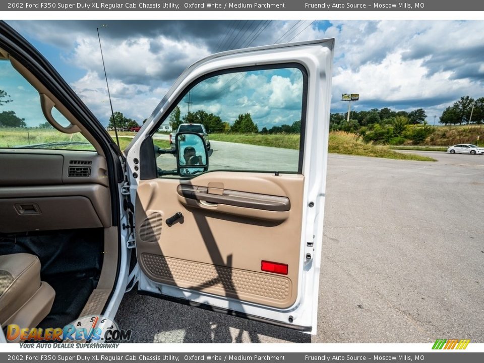 Door Panel of 2002 Ford F350 Super Duty XL Regular Cab Chassis Utility Photo #24