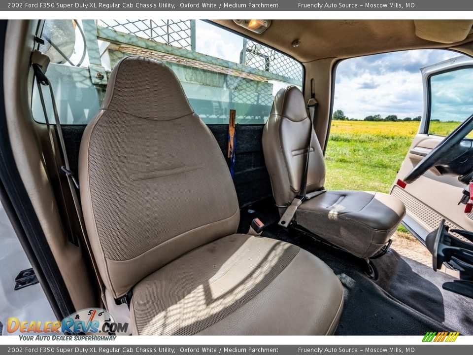 Front Seat of 2002 Ford F350 Super Duty XL Regular Cab Chassis Utility Photo #27