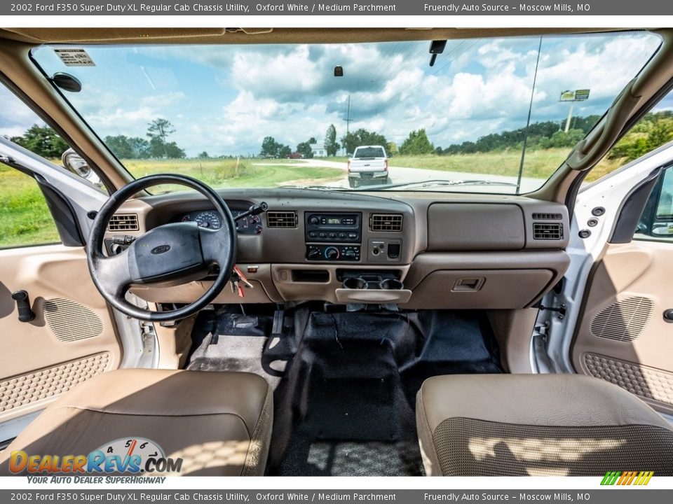 Dashboard of 2002 Ford F350 Super Duty XL Regular Cab Chassis Utility Photo #28