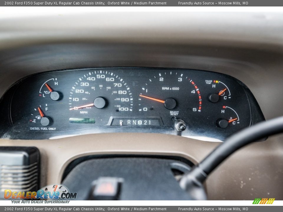 2002 Ford F350 Super Duty XL Regular Cab Chassis Utility Oxford White / Medium Parchment Photo #31