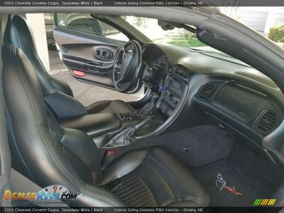 2001 Chevrolet Corvette Coupe Speedway White / Black Photo #4