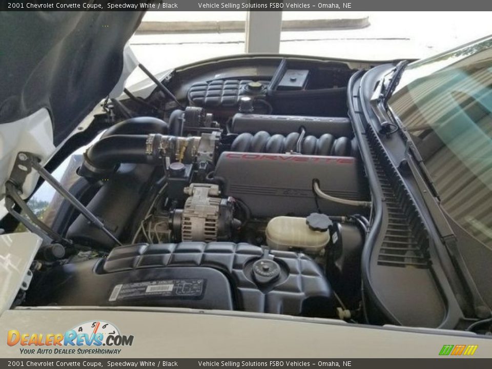 2001 Chevrolet Corvette Coupe Speedway White / Black Photo #11