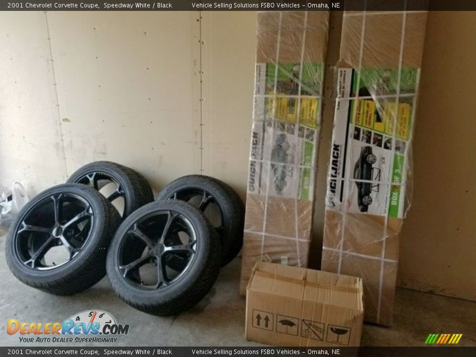 2001 Chevrolet Corvette Coupe Speedway White / Black Photo #16