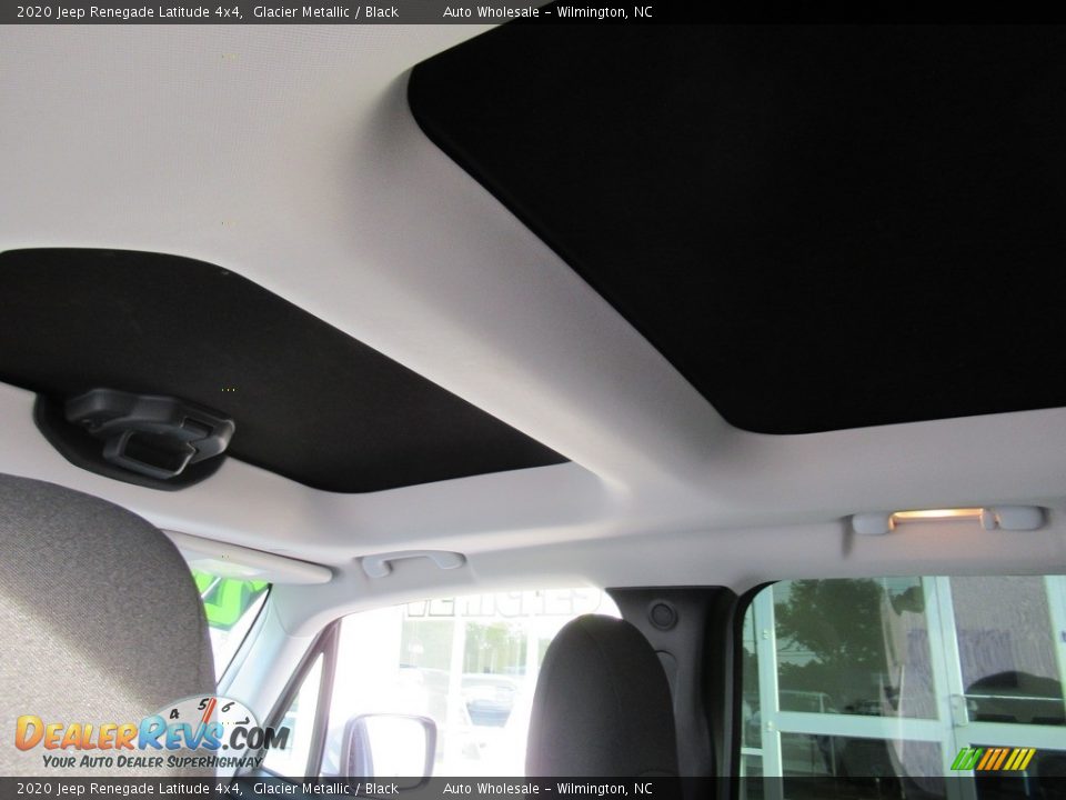 2020 Jeep Renegade Latitude 4x4 Glacier Metallic / Black Photo #11