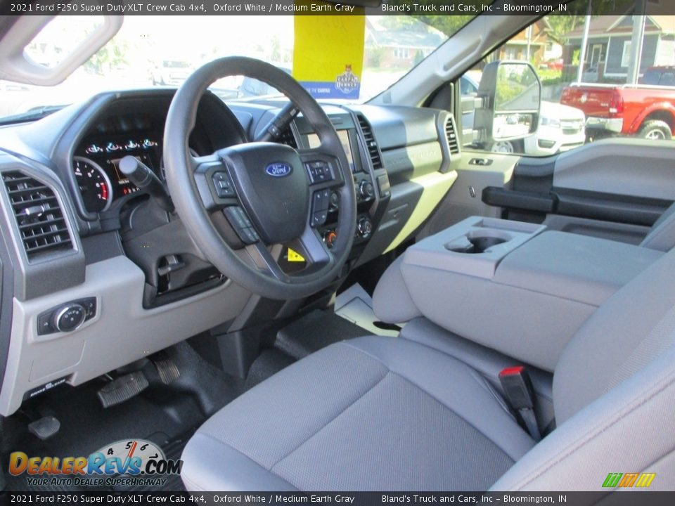 2021 Ford F250 Super Duty XLT Crew Cab 4x4 Oxford White / Medium Earth Gray Photo #6