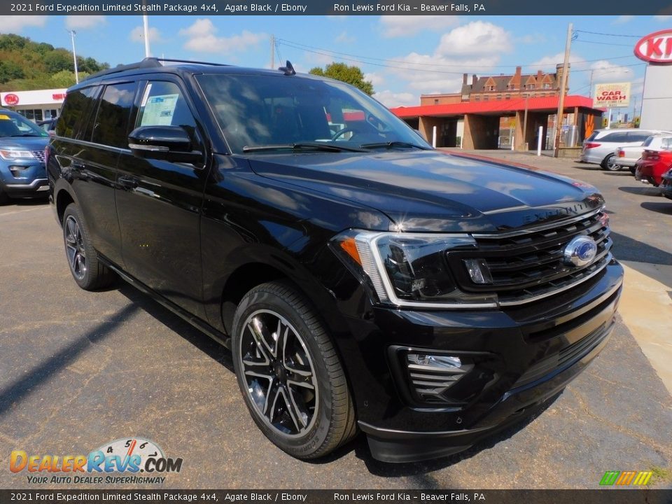 Front 3/4 View of 2021 Ford Expedition Limited Stealth Package 4x4 Photo #9