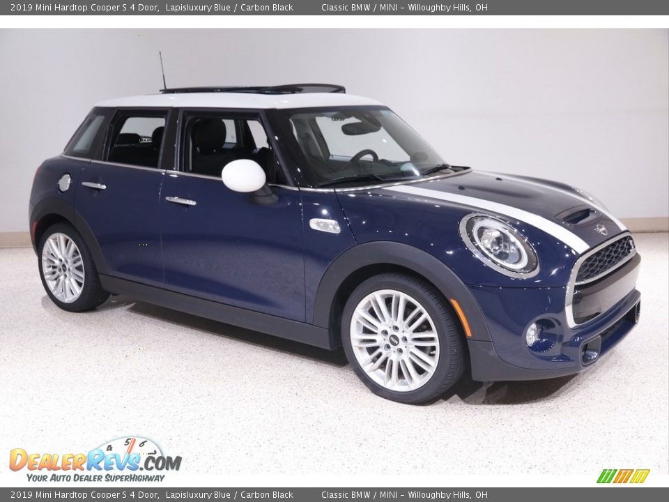 Front 3/4 View of 2019 Mini Hardtop Cooper S 4 Door Photo #1